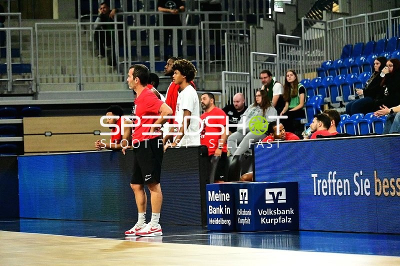 Teams an der Seitenlinie