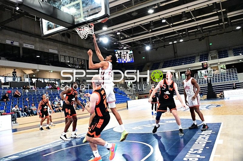 Korbleger von Malcolm Dandridge (23; Rasta Vechta)