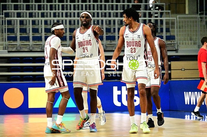 Spieler von JL Bourg Basket auf dem Court