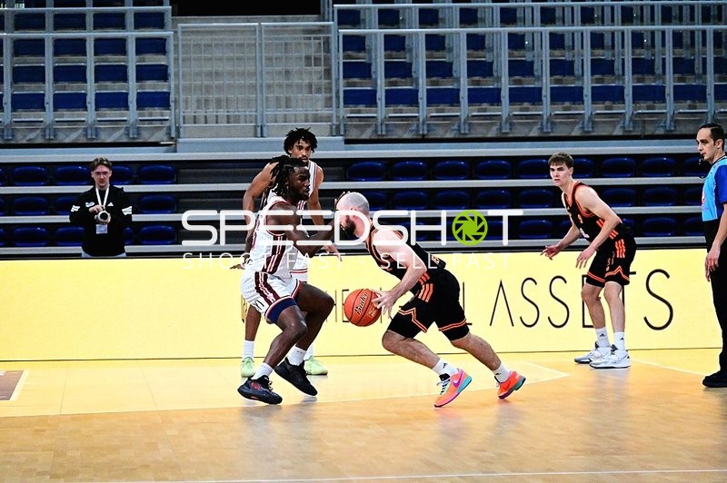 Zweikampf um den Ball