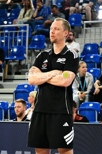 Trainer Christian Held (Assistant Coach; Rasta Vechta) an Seitenlinie