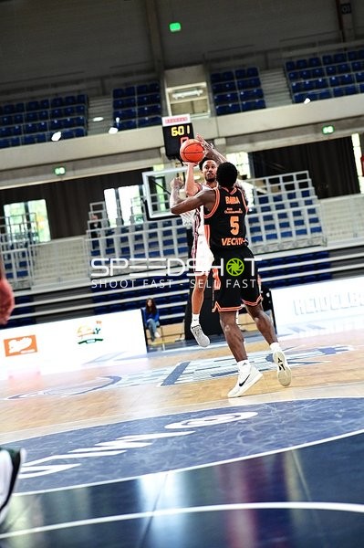 Direktes Duell um Korb