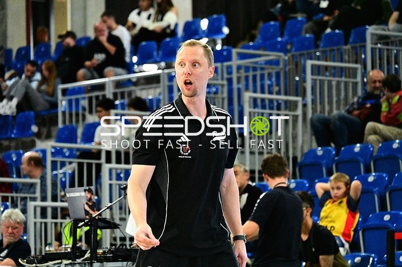 Trainer gibt Anweisungen