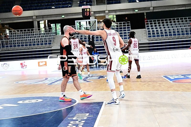 Zweikampf um den Ball