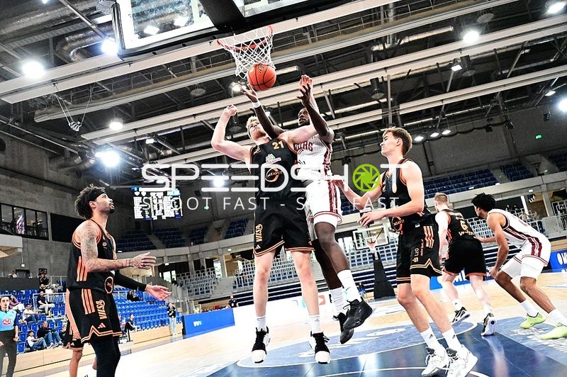 Zweikampf um den Ball