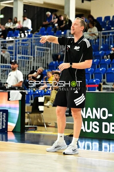 Trainer an der Seitenlinie