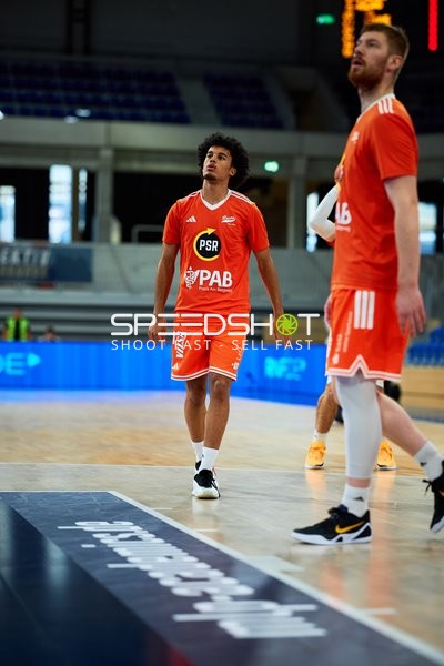 Luc van Slooten (6; Rasta Vechta) auf dem Court