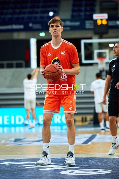 Joschka Ferner (9; Rasta Vechta) auf dem Court