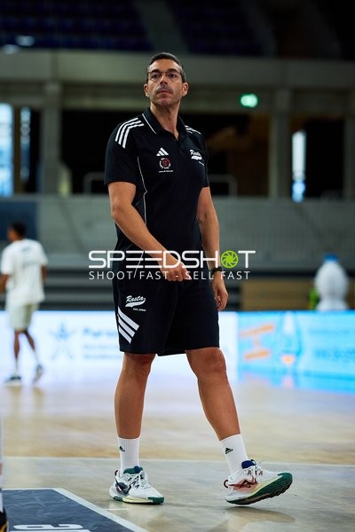 Assistant Coach Miguel Zapata (Assistant Coach; Rasta Vechta) auf Court