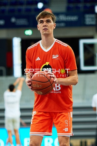 Joschka Ferner (9; Rasta Vechta) auf dem Court