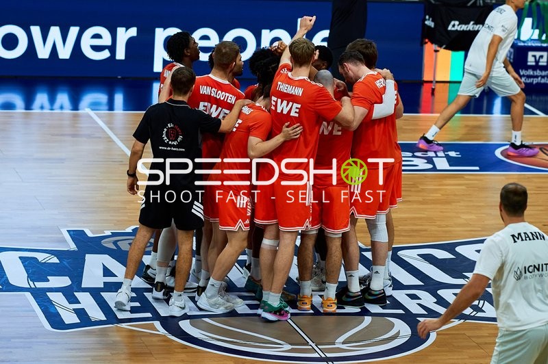 Mannschaftsbesprechung auf dem Court