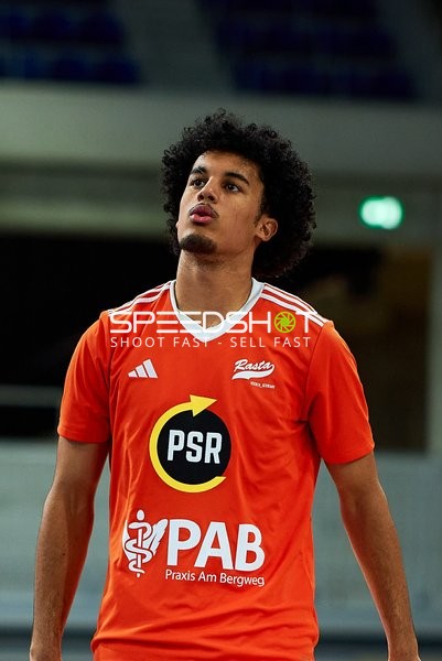 Luc van Slooten (6; Rasta Vechta) auf dem Court