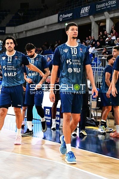 MLP Academics Spieler auf Court