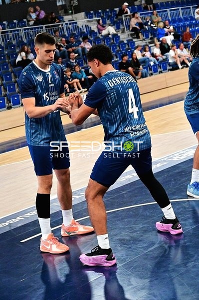 Dusan Neskovic (7; MLP) und Josia Gentischer (4; MLP) auf dem Court