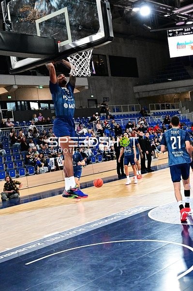 Dunk von Marcel Keßen (15; MLP)
