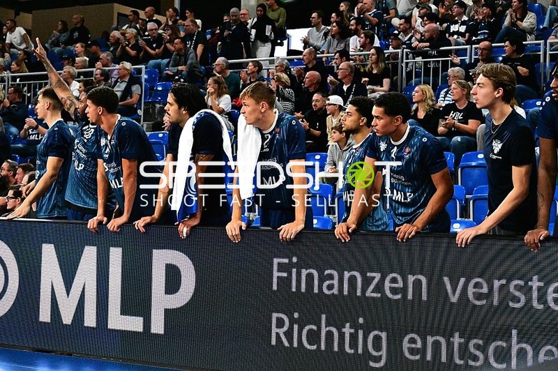 MLP Academics an Seitenlinie