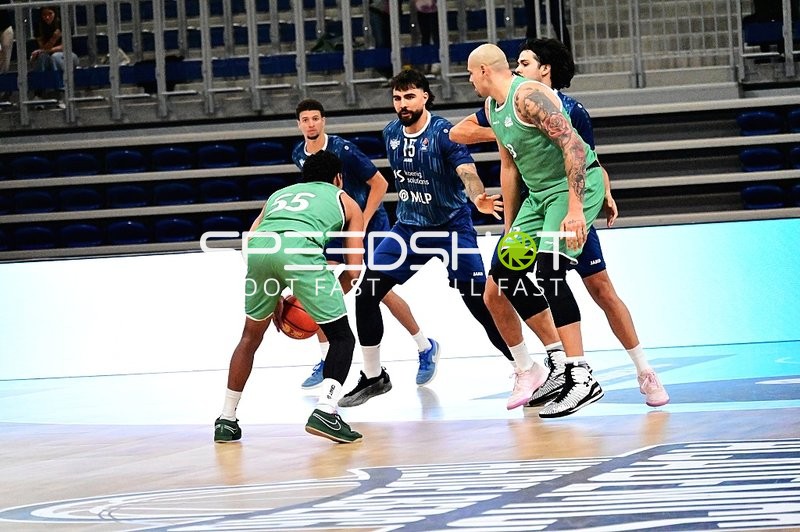 Zweikampf Marcel Keßen (15; MLP) vs Eli Brooks (55; Gladiators Trier)