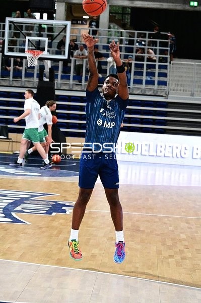 DJ Horne (0; MLP) wirft auf Korb