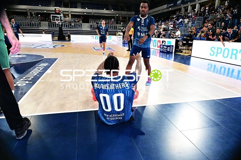 DJ Horne (0; MLP) hilft Teamkollegen