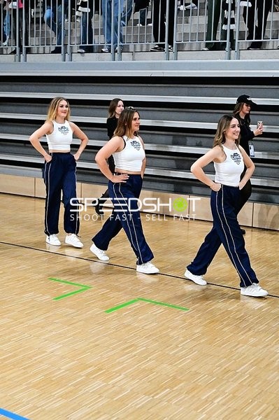 Cheerleader auf dem Court
