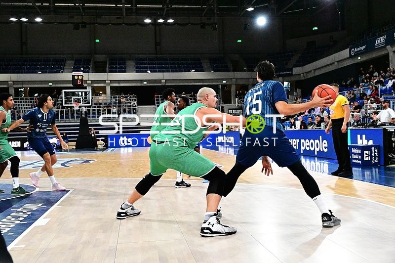 Direktes Duell um den Ball