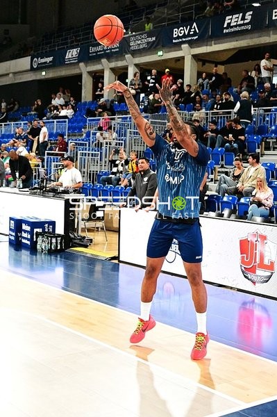 Dominic Vengert (8; MLP) wirft Korb