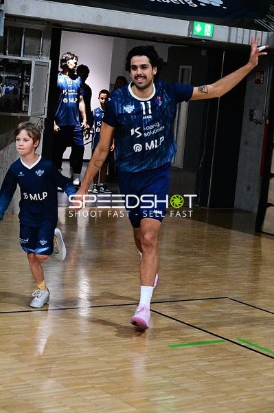 Erol Ersek (11; MLP) läuft auf dem Court