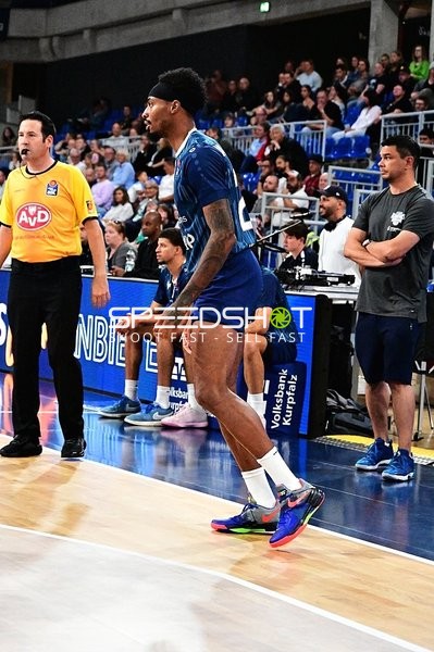 Michael Weathers (20; MLP) am Spielfeldrand