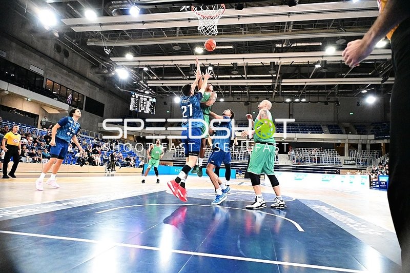 Zweikampf um den Ball