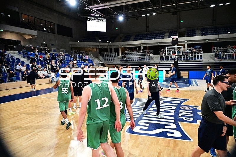 Spieler verlassen Court