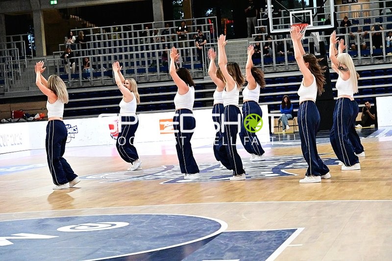 Mannschafts-Choreografie auf Court