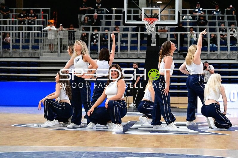 Tanzgruppe auf dem Court