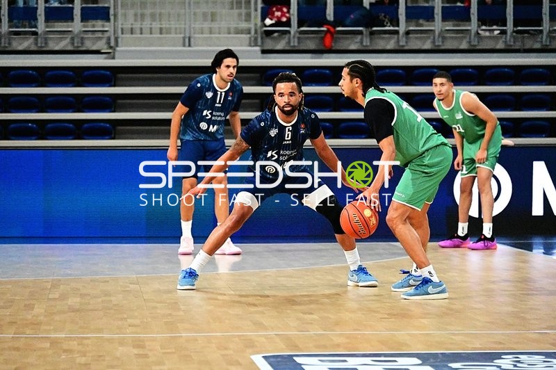 Zweikampf um den Ball