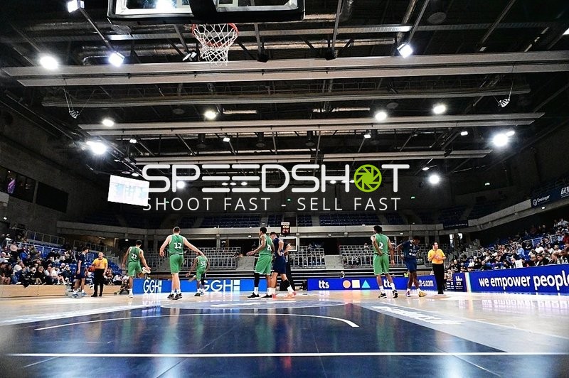 Spieler vor Sprungball