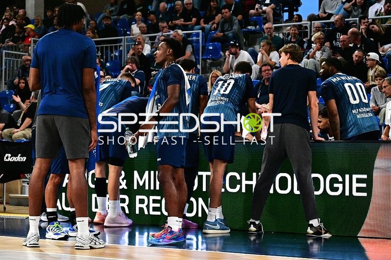 MLP Academics Heidelberg an Seitenlinie