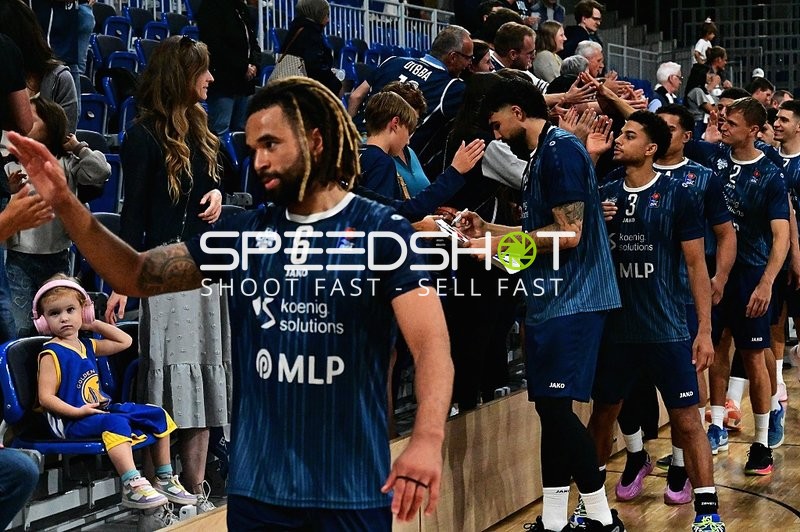 MLP Academics Spieler auf Court