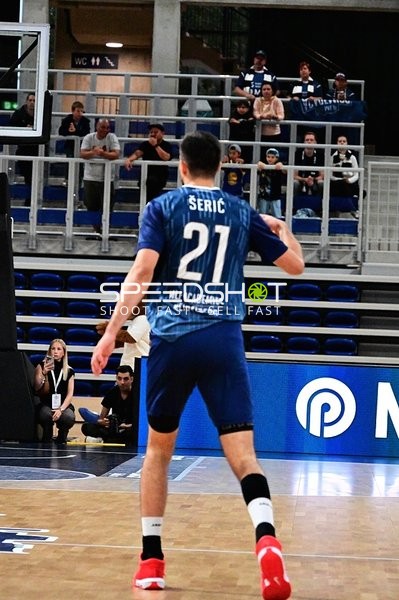 Mateo Šerić (21; MLP) auf dem Court