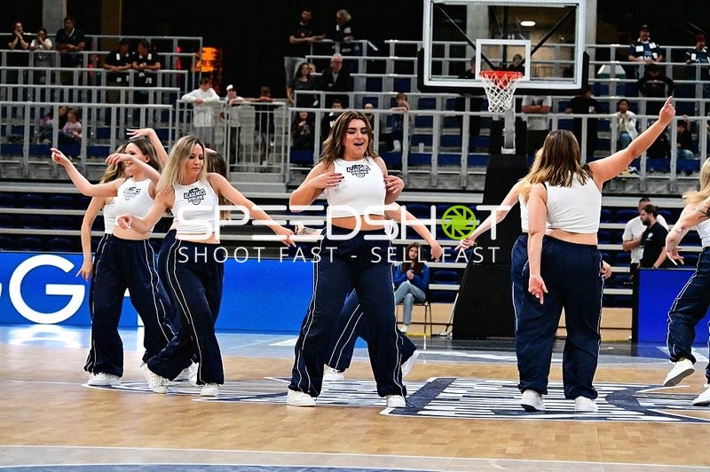 Tanzperformance auf dem Court