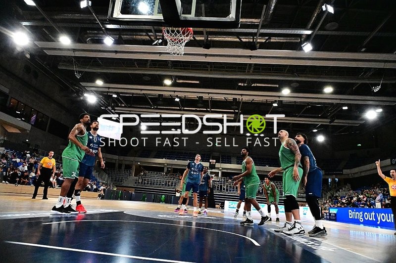 Urald King (20; Gladiators Trier) und Marcel Keßen (15; MLP) auf dem Court