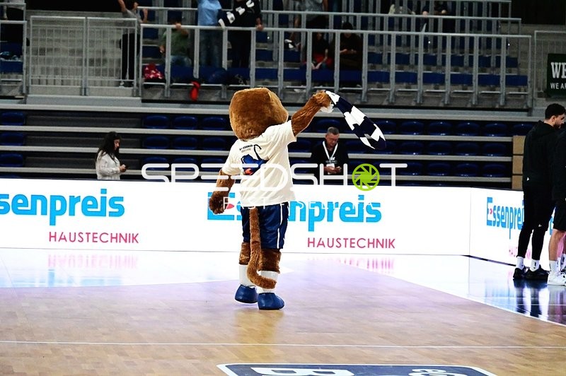 Maskottchen auf dem Court