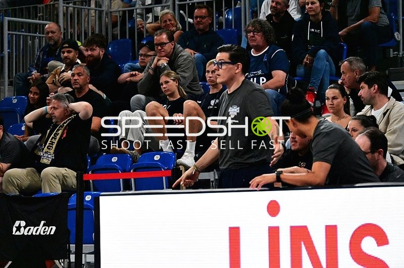 Coach Carlo Finetti (1st Assistant-Coach; MLP) an der Seitenlinie