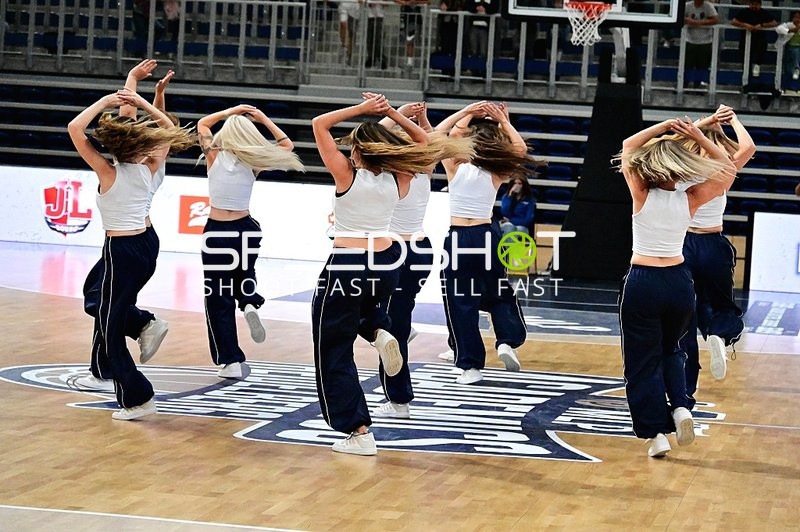 Tanzgruppe auf dem Court