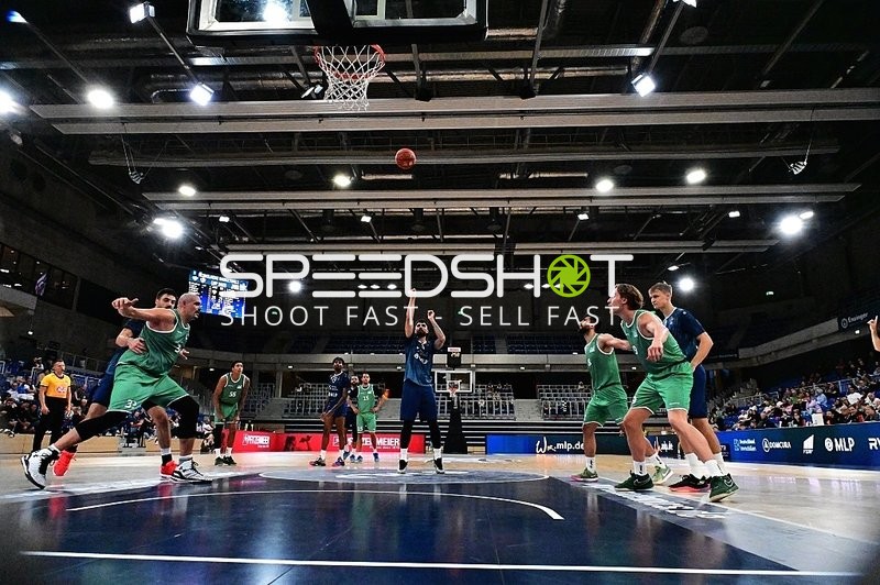 Niklas Würzner (2; MLP) wirft auf Korb