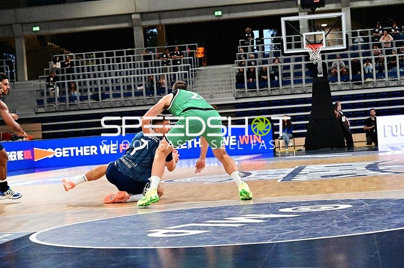 Zweikampf um den Ball