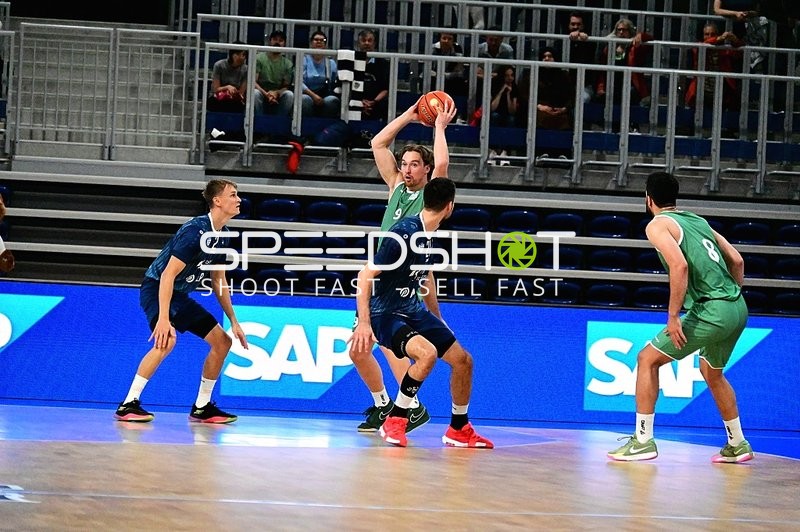 Ballkontrolle und Verteidigung