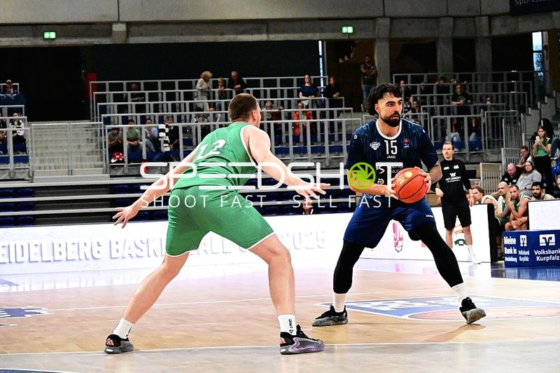 Duell zwischen Marcel Keßen (15; MLP) und Marten Linßen (12; Gladiators Trier)