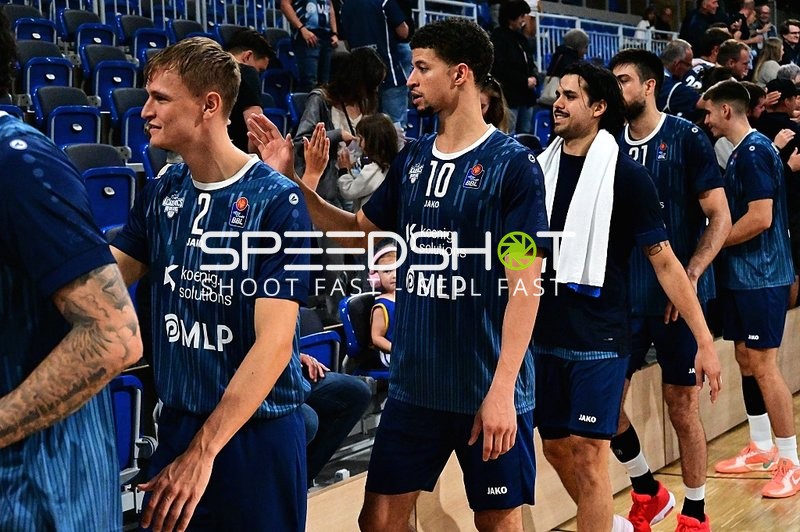 MLP Academics Spieler auf Court