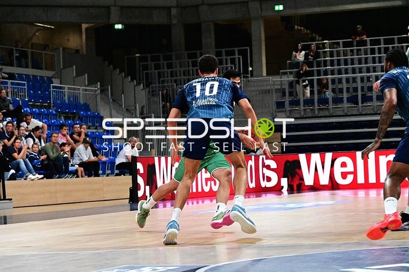 Zweikampf um den Ball