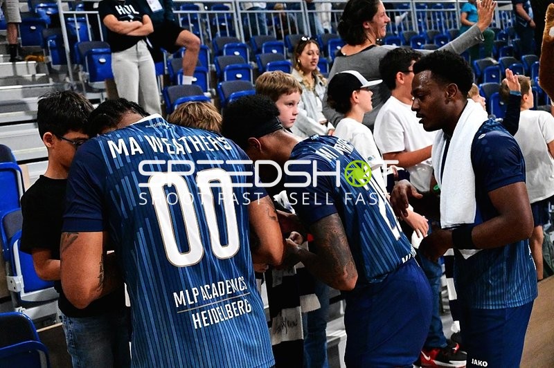 DJ Horne (0; MLP) mit Teamkollegen