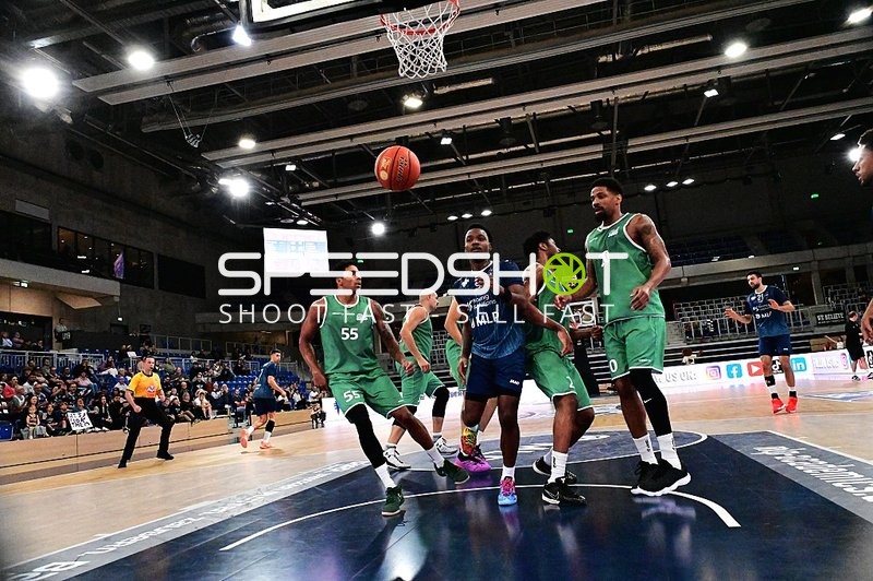 Zweikampf auf dem Court